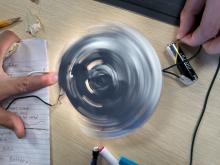 Tin foil and light spinning device